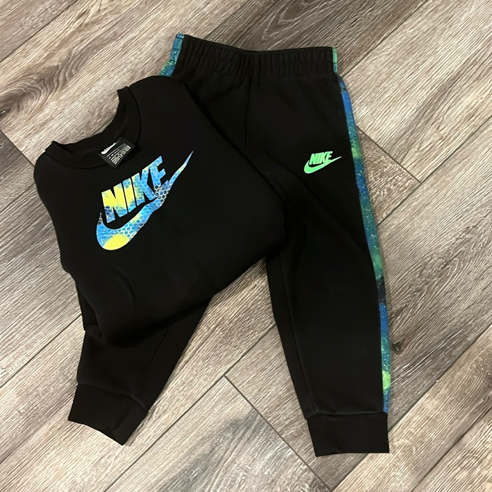 Boys 4T NIKE jogging outfit